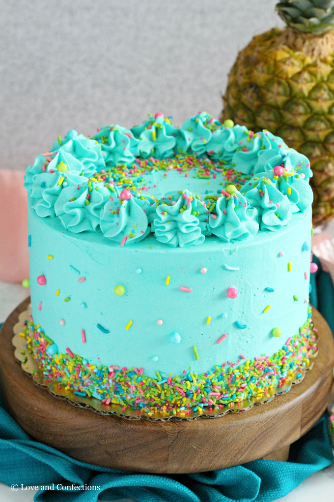 Designer Pineapple Cake | bakehoney.com